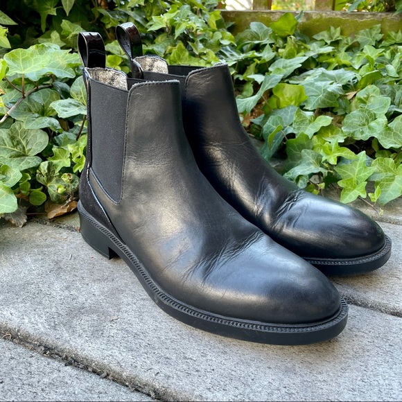 Zara Shoes - CUTE Zara Chelsea Boots sz. 39